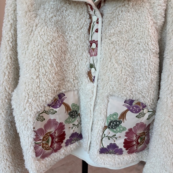 Farm Rio: Cream Rococo Flowers Bomber
Fleece Jacket - Picture 11 of 14